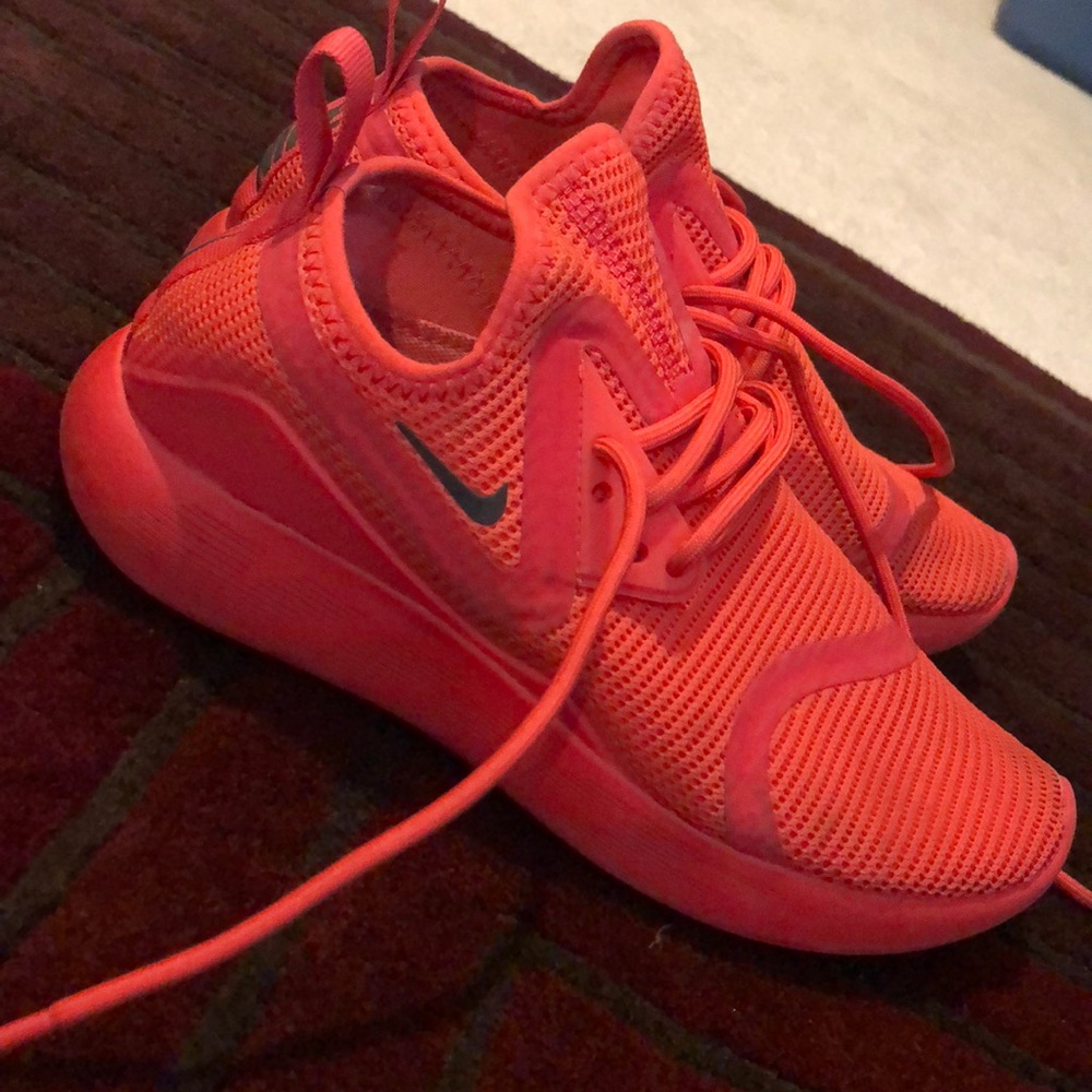 Nike tennis shoes